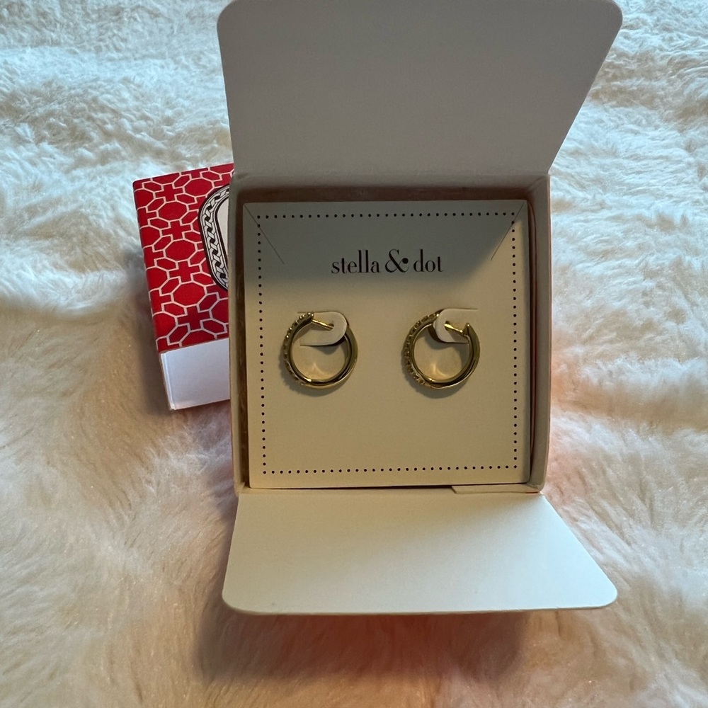 Stella and Dot reversible Huggies in gold